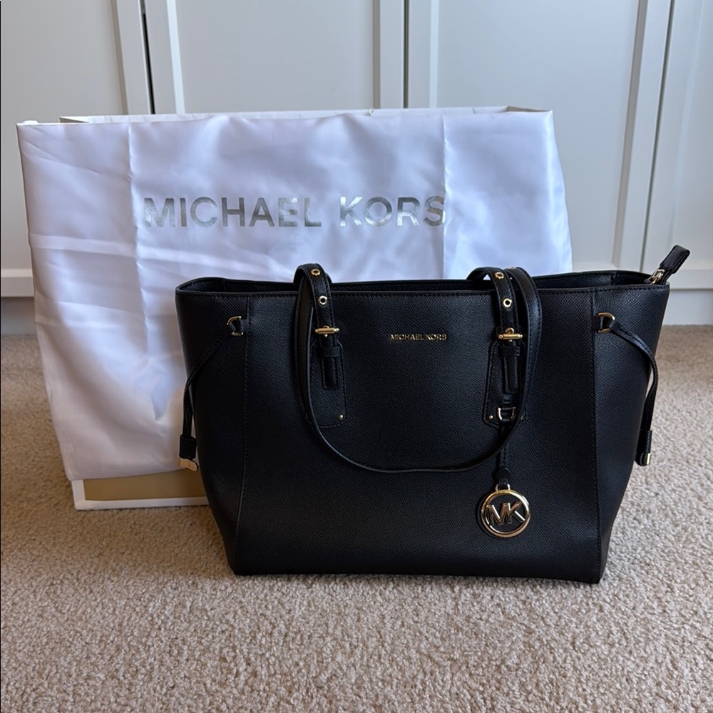 Michael Kors Voyager Medium Tote
